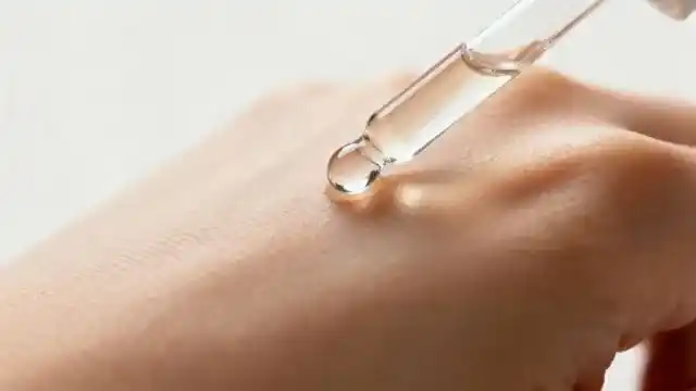 How to Dilute Essential Oils for Skin (With Chart & Examples)